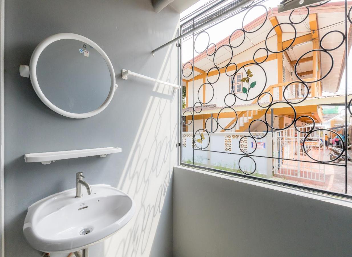 Отель Middleway House Бангкок Экстерьер фото