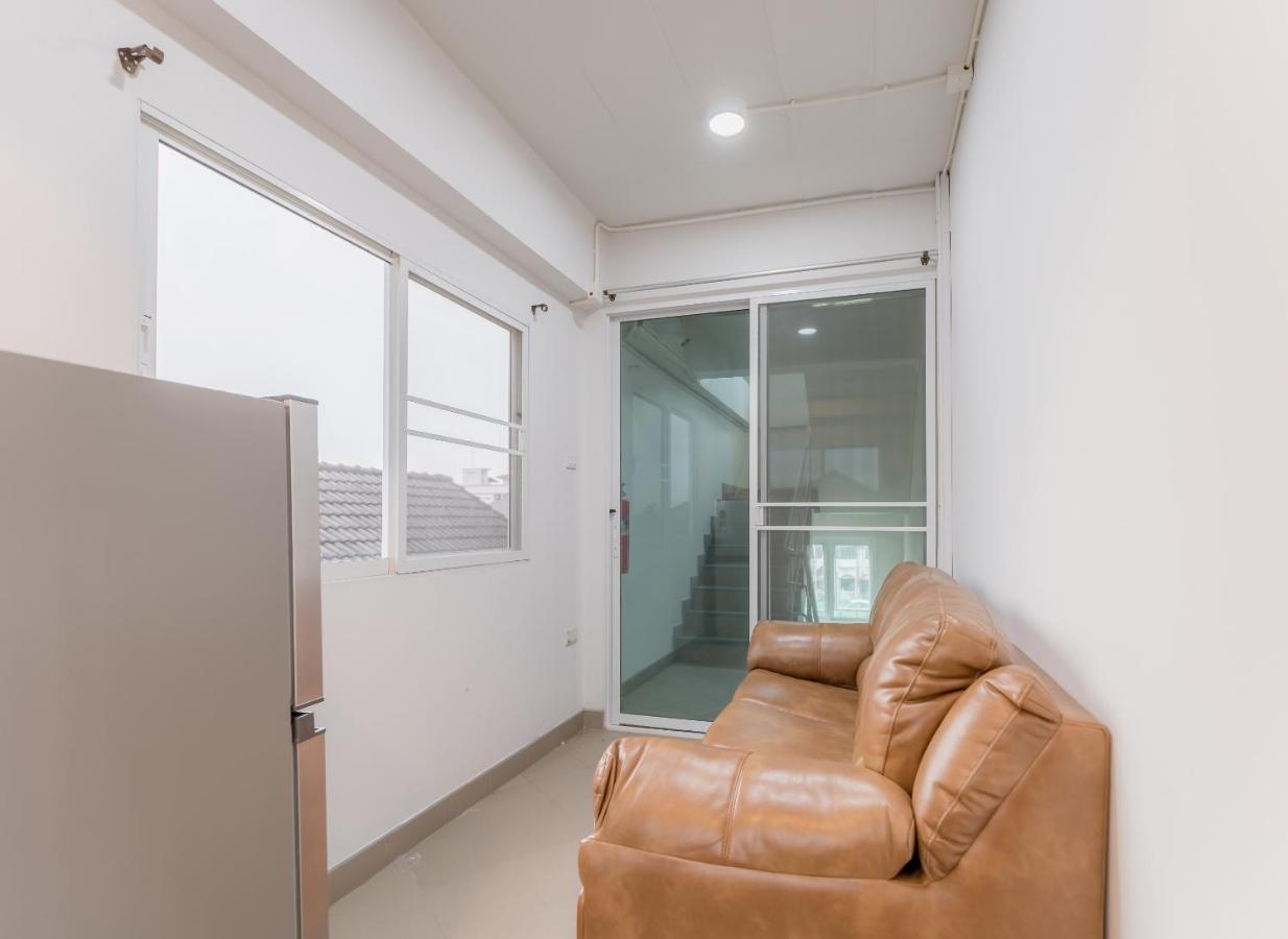 Отель Middleway House Бангкок Экстерьер фото