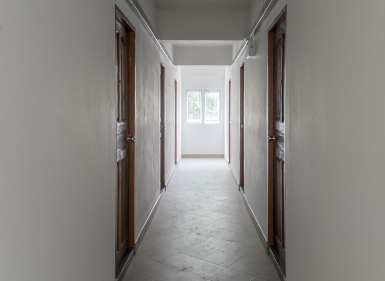 Отель Middleway House Бангкок Экстерьер фото