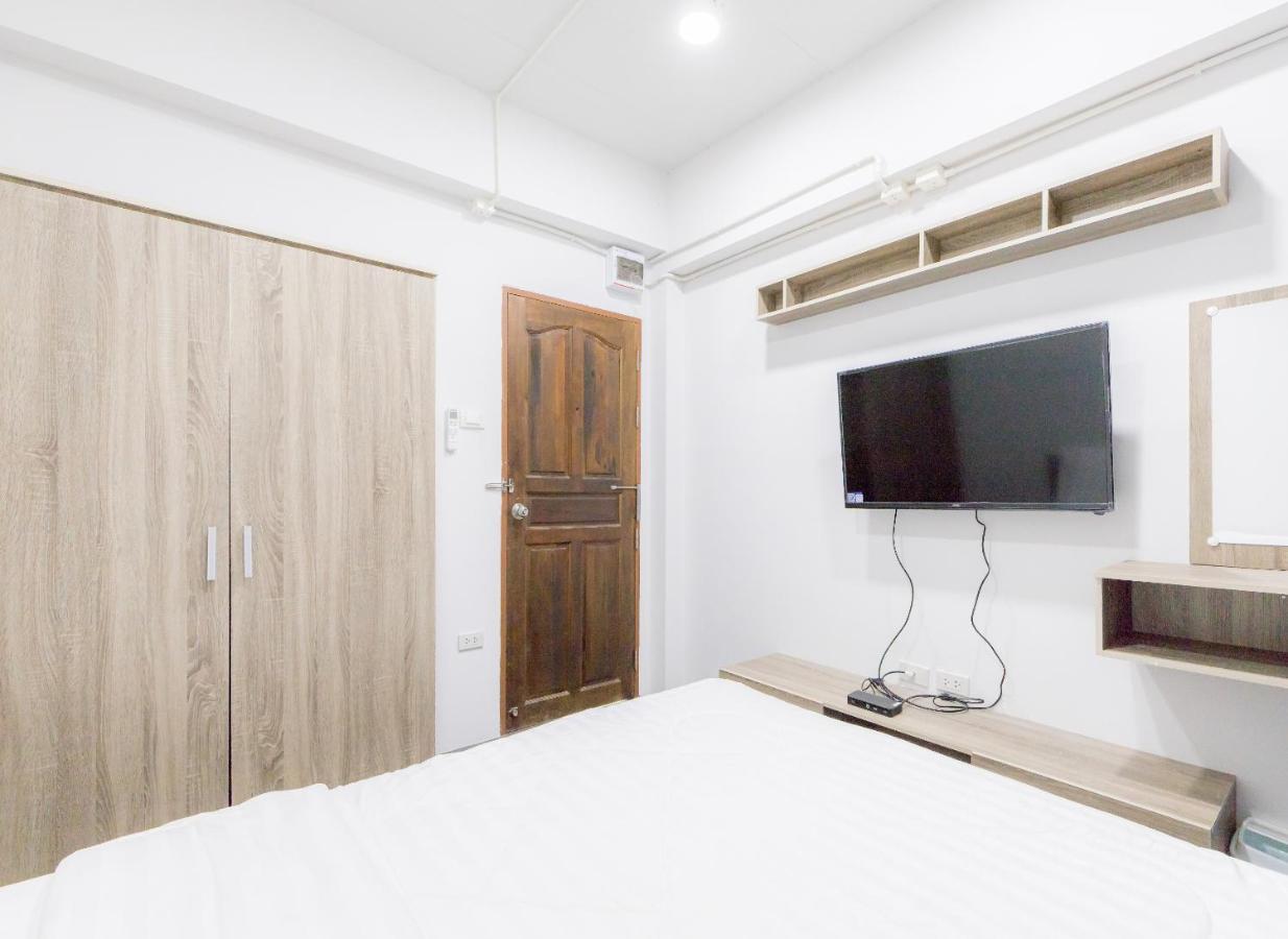 Отель Middleway House Бангкок Экстерьер фото
